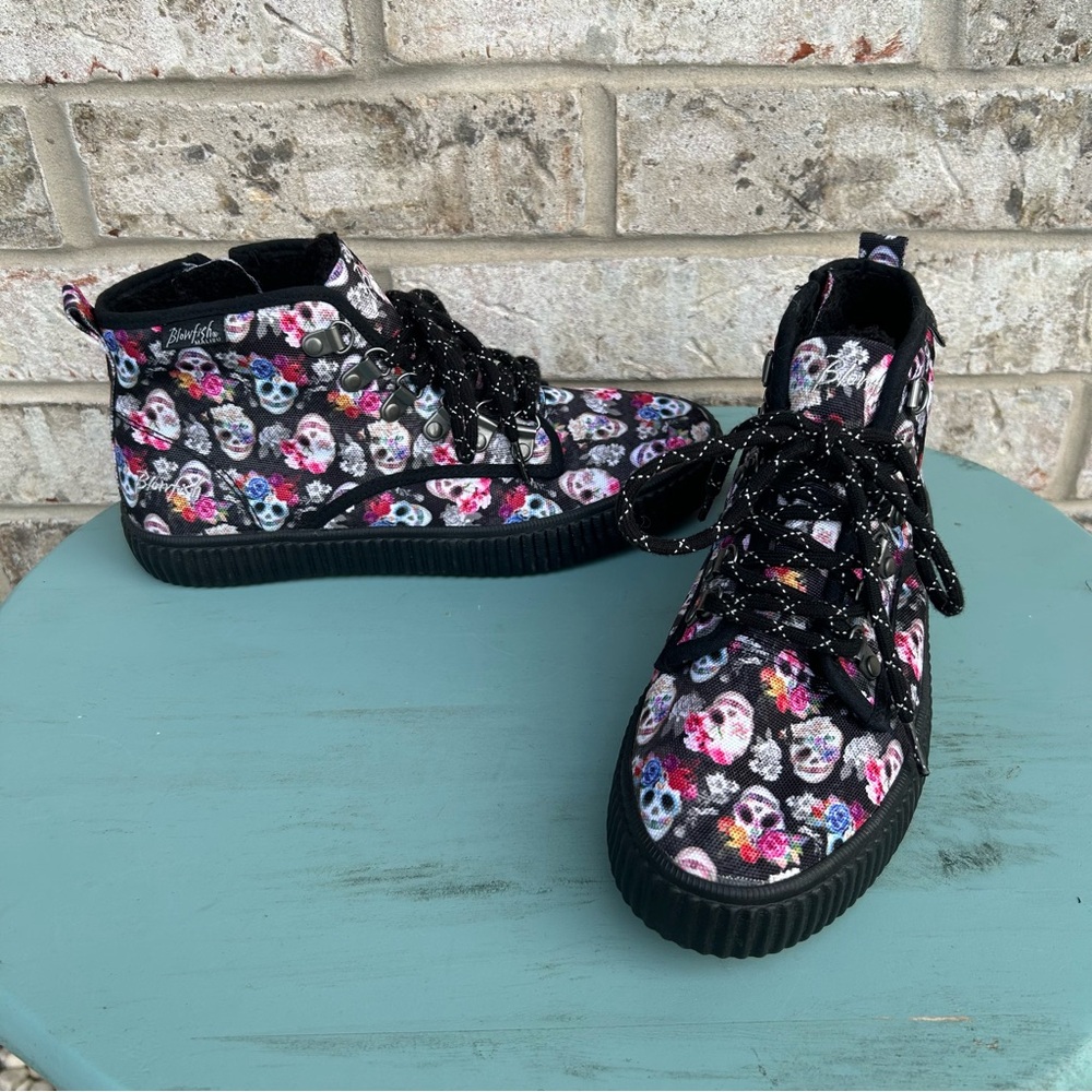 Blowfish Malibu Size 8.5 Women's Skulls High Top Lace Sneakers